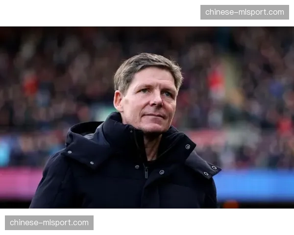 卡里克神布阵，曼联中场三核完美锁死利兹联352阵型